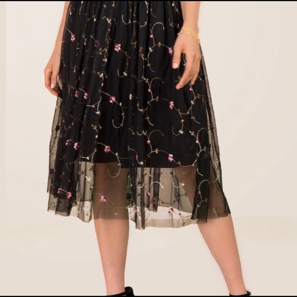 NWT | Francesca’s | Black Tulle Floral Midi Skirt - Picture 2 of 3